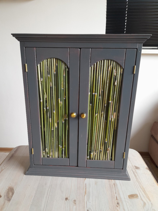 Kruidenkastje van resthout en bamboe uit eigen tuin