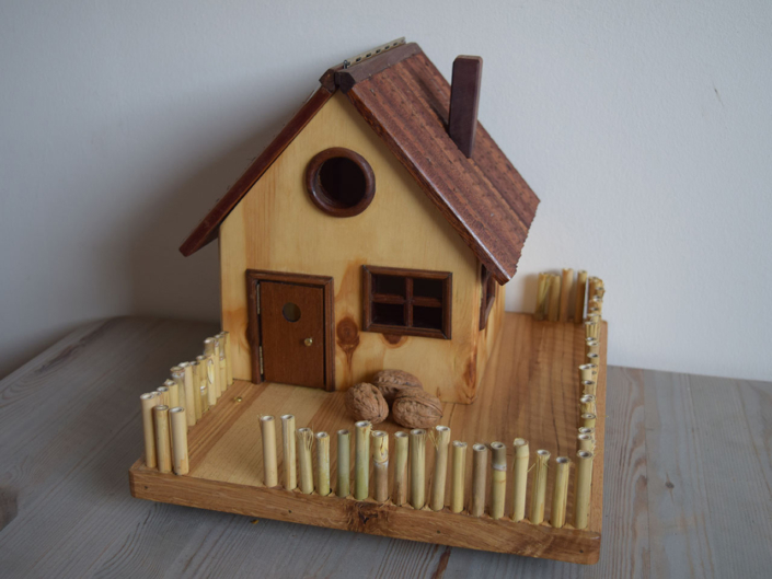 Speelgoed huisje van resthout